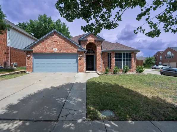 7800 Orland Park Cir, Fort Worth, TX 76137