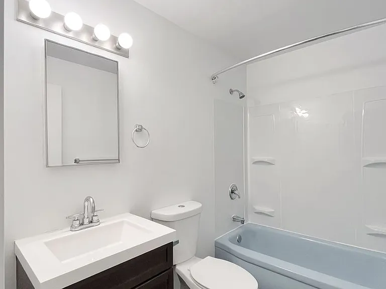 North Towne Manor — Photo 18