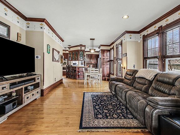 4th image of 414 E Clark St