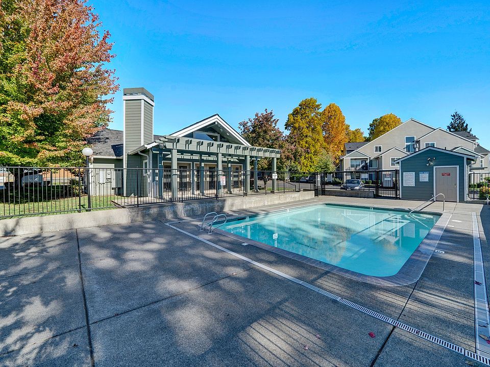 Pool at Masters Apartments Aloha Oregon
