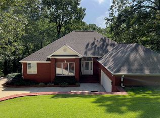 90 Ricky Dr, Muscle Shoals, AL 35661