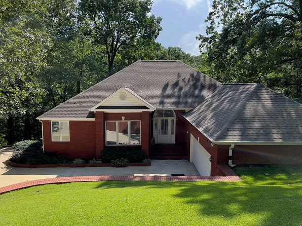 90 Ricky Dr, Muscle Shoals, AL 35661