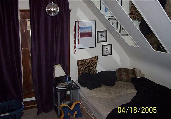 123 #4 - Bedroom