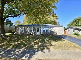 65 Holiday Ln, Mooresville, IN