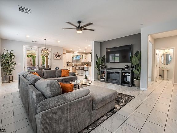 5th image of 338 Espressivo St