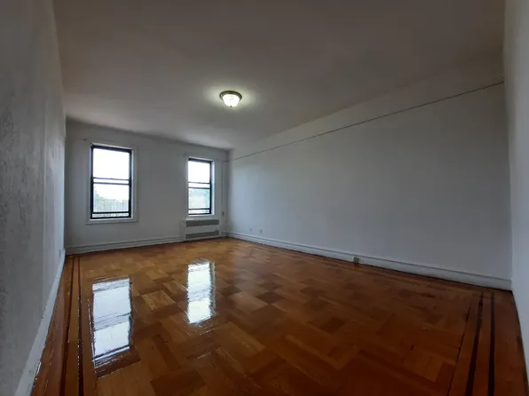 515 Avenue I image 4 of 9