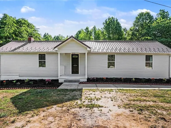 4900 Day Ct, Walkertown, NC 27051