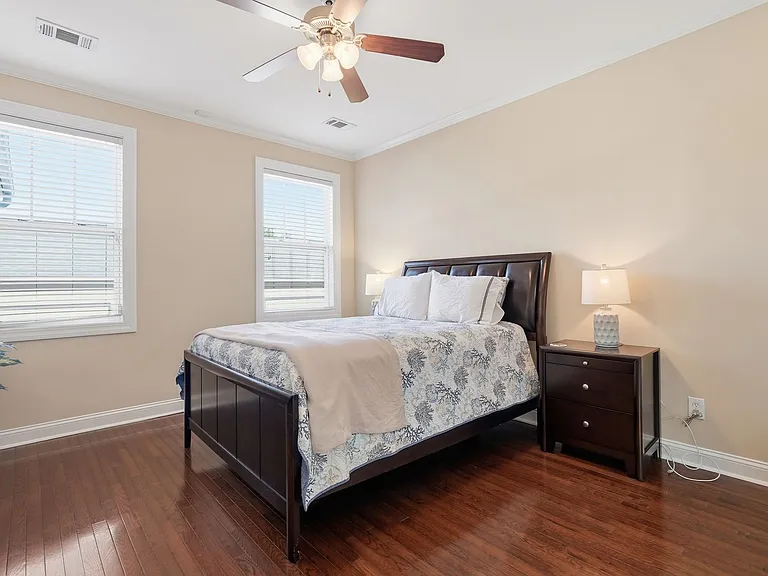 313 Lake View Dr — Photo 16