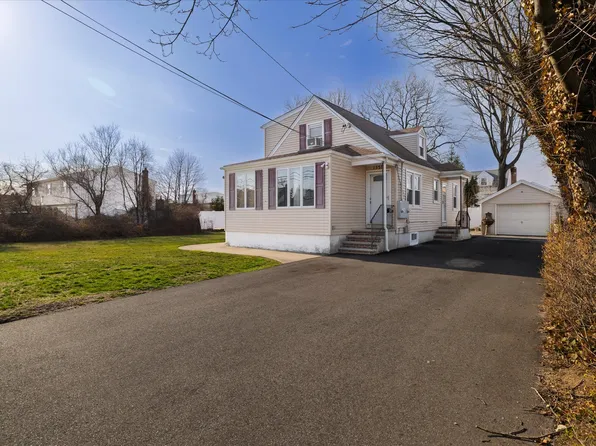 1558 9th St, West Babylon, NY