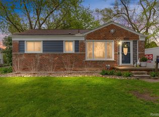 11298 Garden St, Livonia, MI 48150