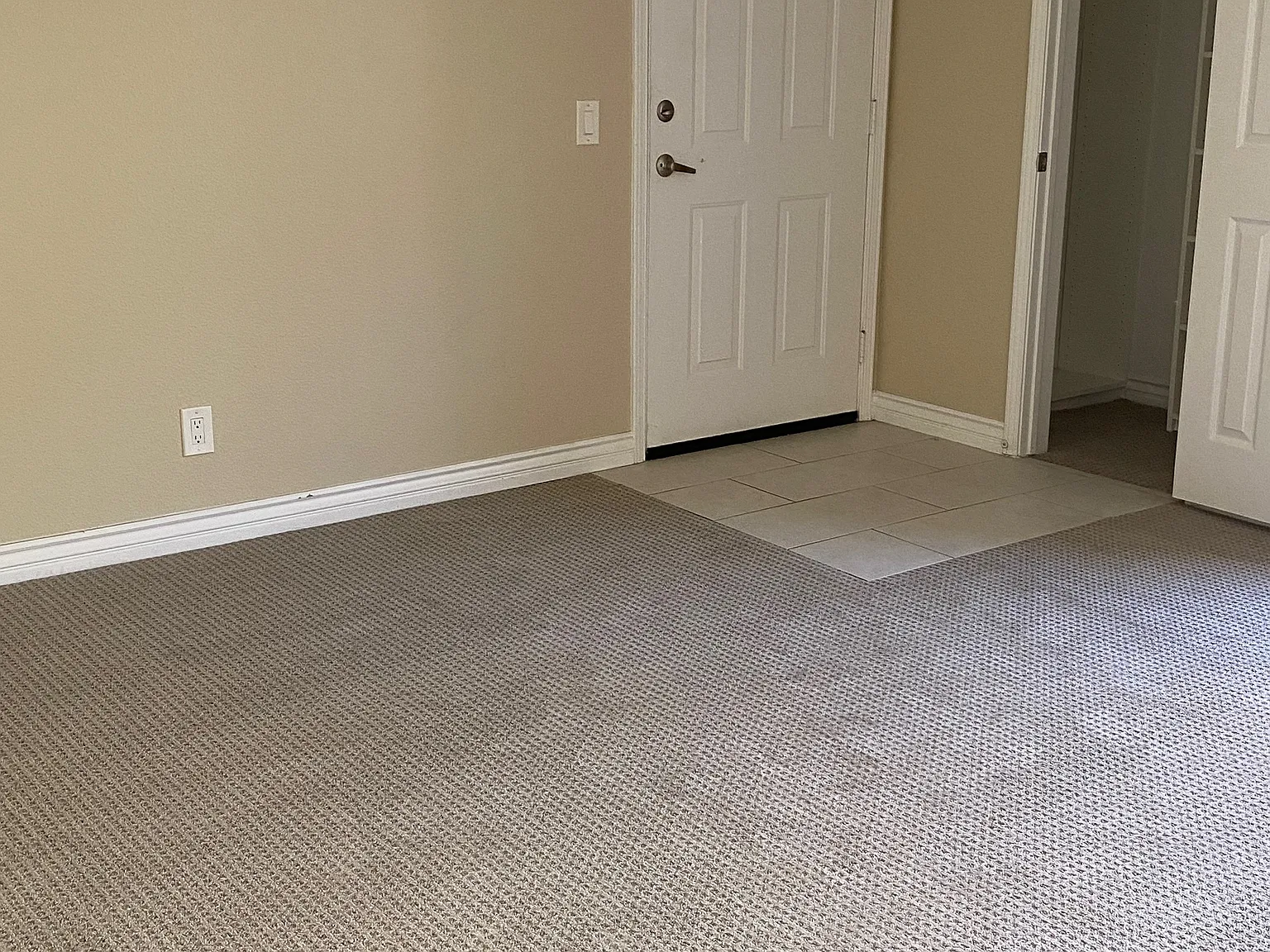 555 Redondo Ave — Photo 3
