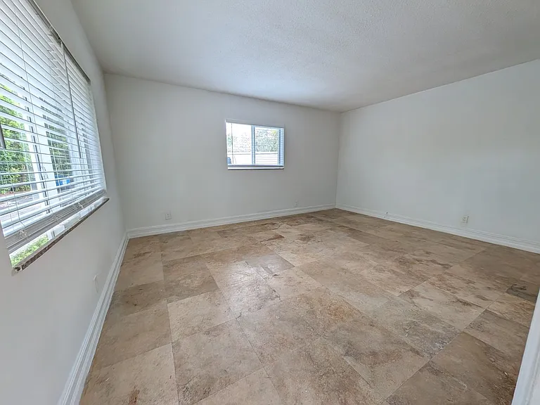 3007 N Andrews Ave — Photo 3