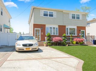 14 Prices Ln, Staten Island, NY 10314