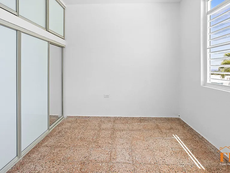 4884 Bo Terranova — Photo 27