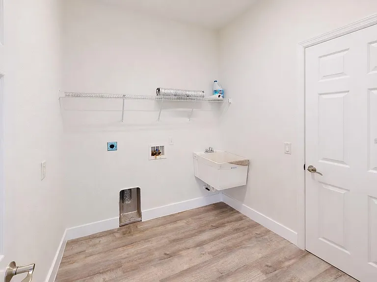 4458 Maverick St — Photo 8