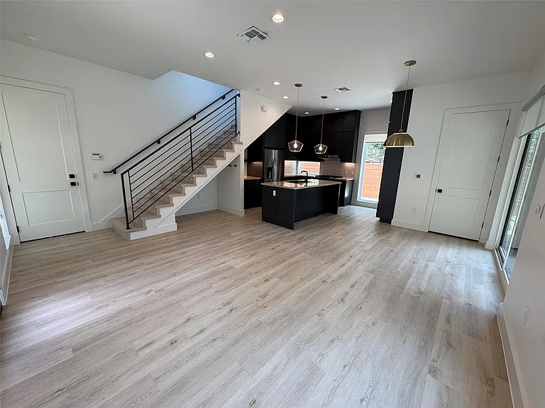 1800 Crown Dr #2 — Photo 5