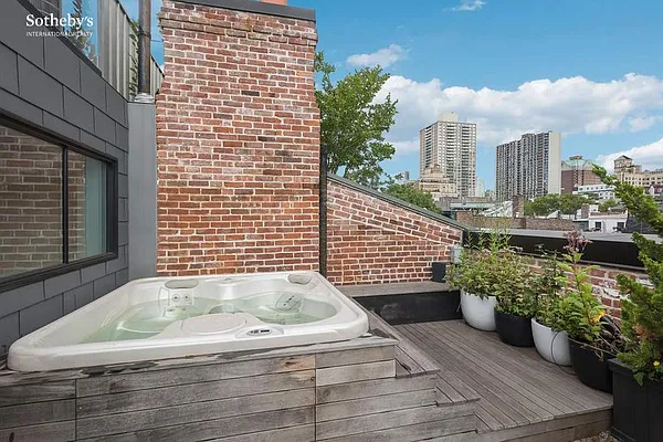 Sold by Sotheby's International Realty | media 38