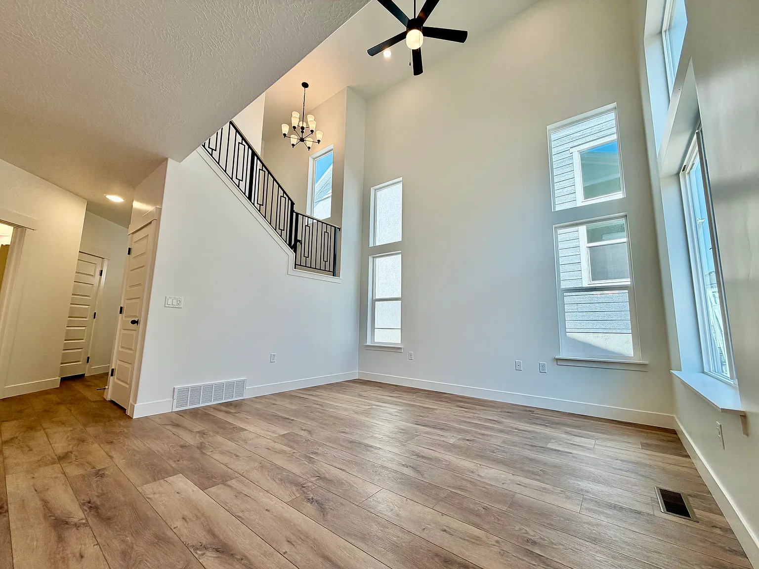 4 bed, 3.5 bath, 2321 sqft, $2,500 — Photo 4