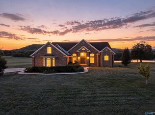 95 Cedar Trace Dr, Hartselle, AL 35640