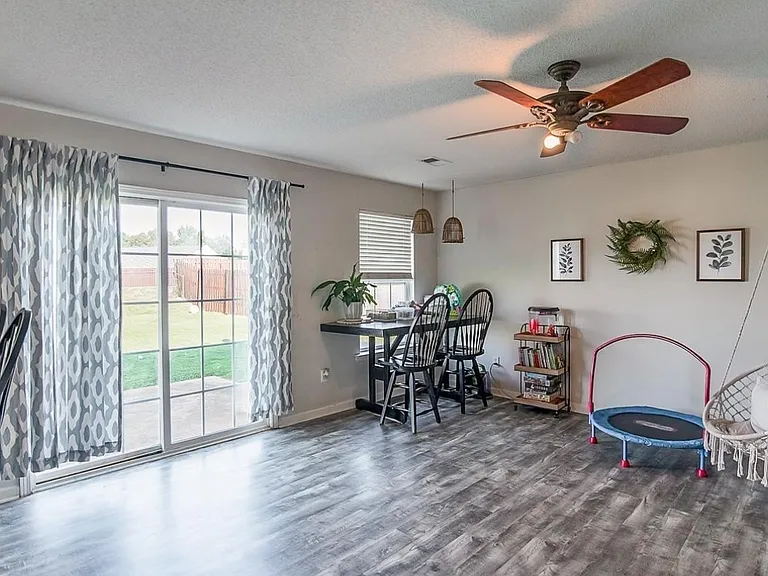 456 Candleglow Dr — Photo 8
