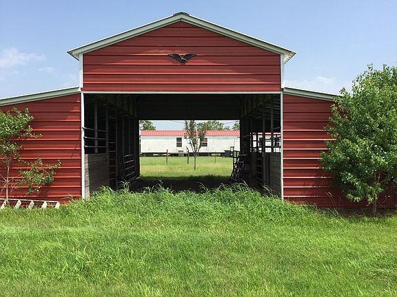 Beautiful 4 stall barn