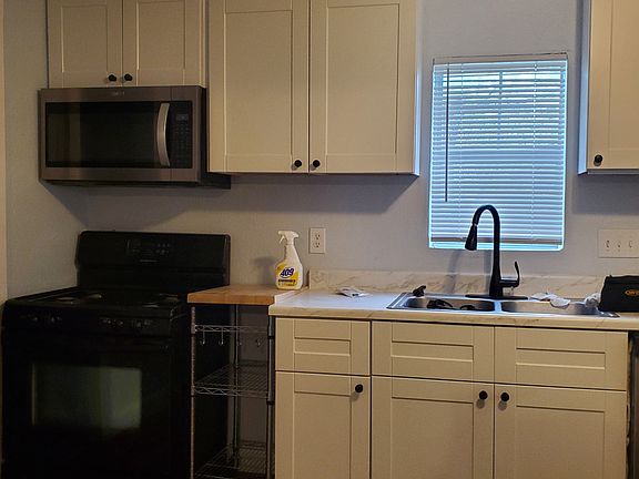 2nd image of 1006 North St