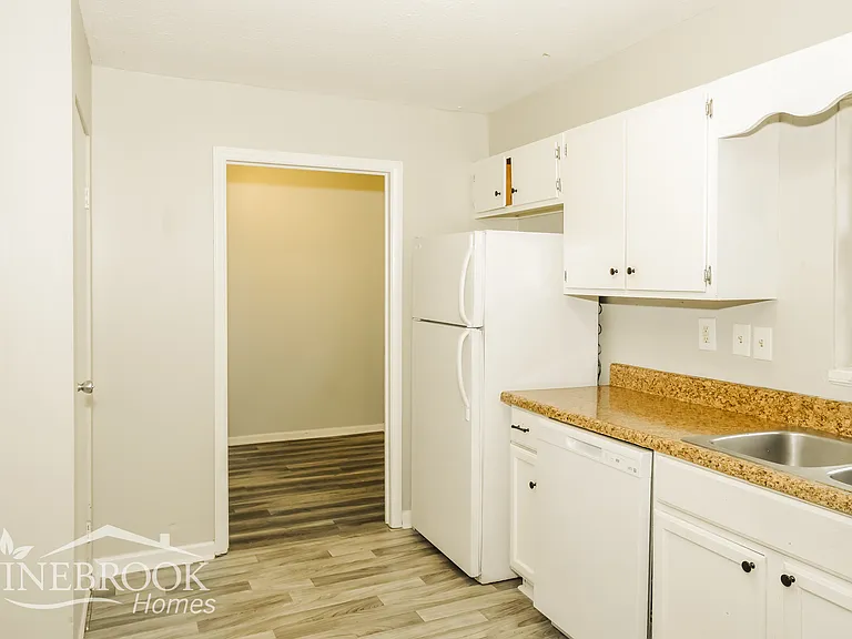 6104 Valley Park Dr NW — Photo 9