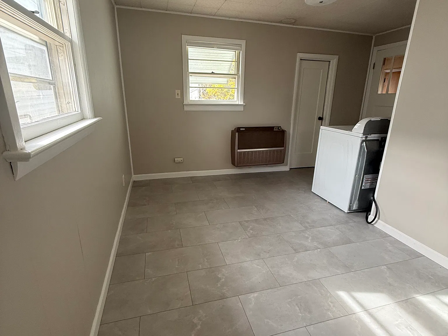 2 bed, 900 sqft, $2,000 — Photo 2
