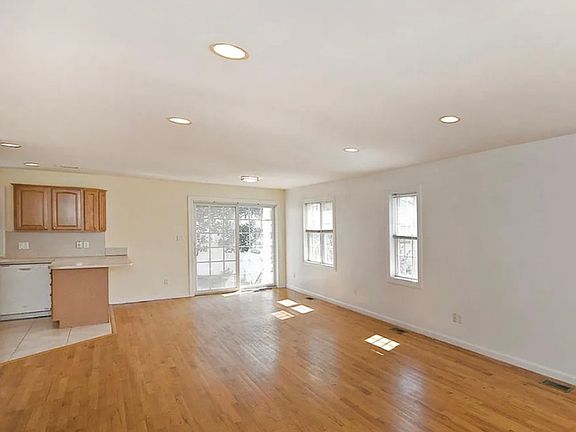 2nd image of 16 Inwood Rd Unit A