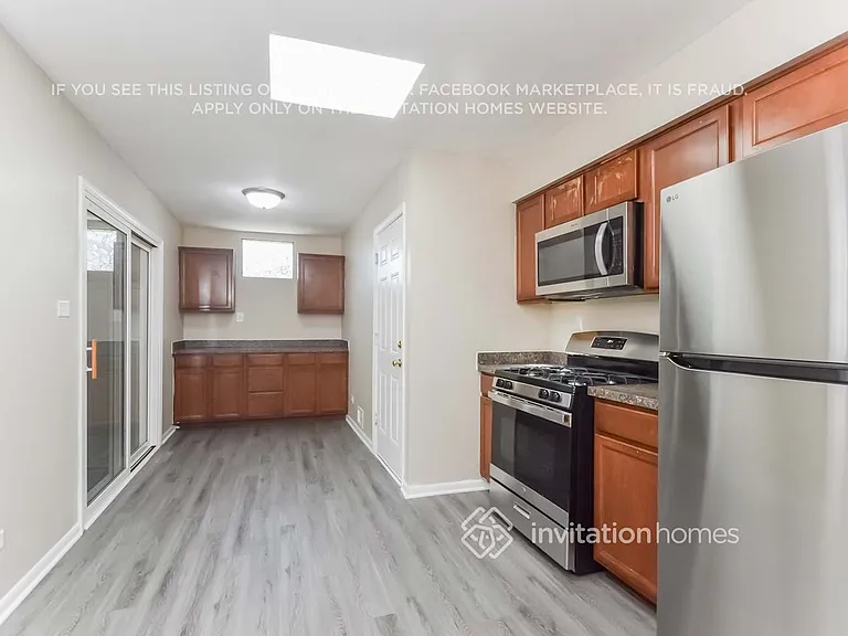 1694 Clifford St — Photo 10
