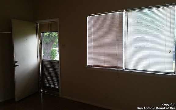 2nd image of 5106 Village Grn