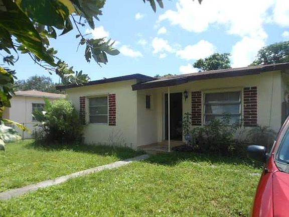 2nd image of 620 NE 131st St