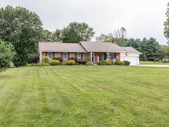 3rd image of 216 Chateaugay Dr SW