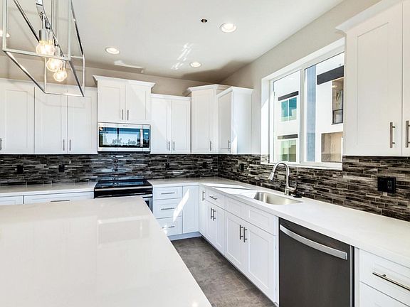 4th image of 3214 N 70th St Unit 1008