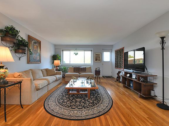 4th image of 73 Carlton Ave APT D53