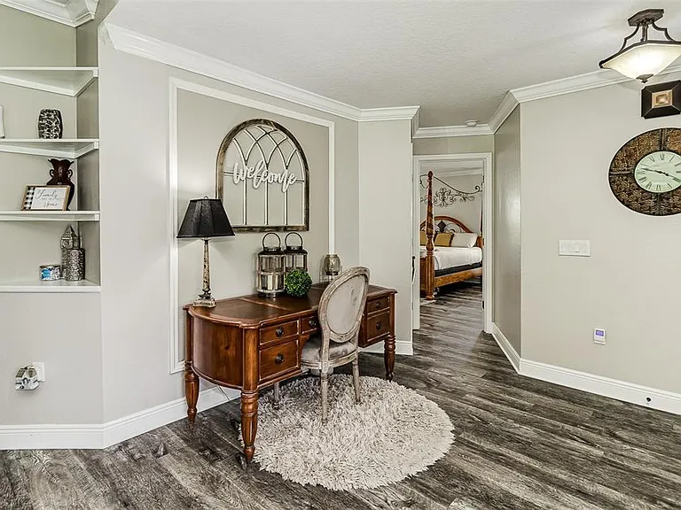 5864 Manchester Dr W — Photo 3