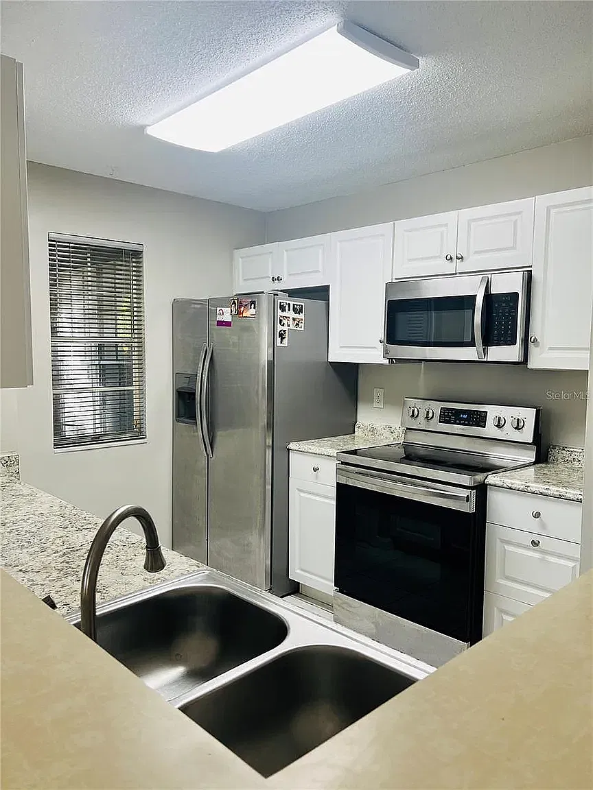 3 bed, 1142 sqft, $1,950 — Photo 4