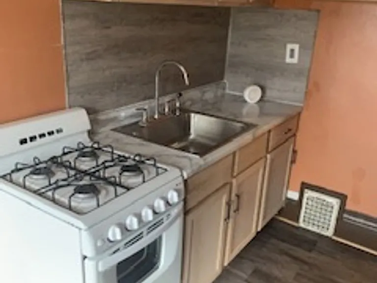 43 1/2 Mulberry St — Photo 2