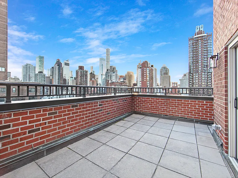 360 E 65th St #A — Photo 25