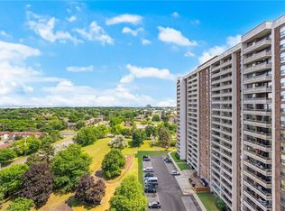 21 Knightsbridge Rd #1507, Brampton, ON L6T 3Y1