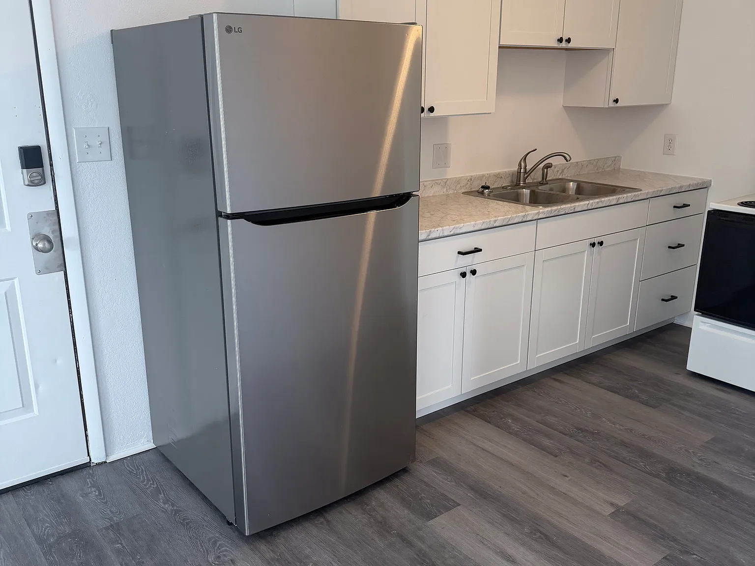 2 bed, 900 sqft, $1,650 — Photo 2