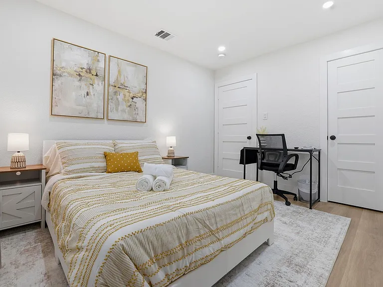 3011 Columbia St — Photo 14