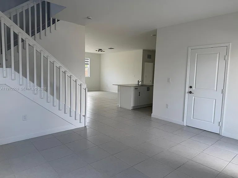 2638 SE 9th St — Photo 3
