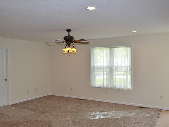 4th image of 1065 Eaton St