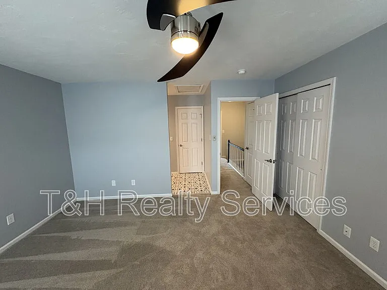 516 Lockerbie Cir N — Photo 16
