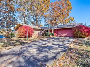 180 Oak Park Dr, Clyde, NC 28721