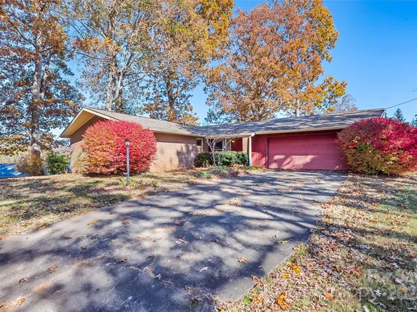 180 Oak Park Dr, Clyde, NC 28721