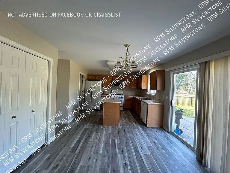 18013 Marsal Dr — Photo 6