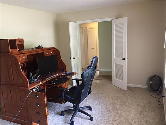 3rd image of 4050 Wilshire Dr