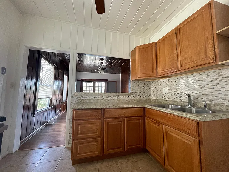 216 Seagate Ave #B — Photo 11